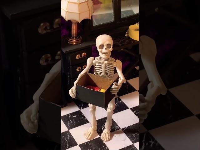 Organizing tips with Mr.Bones Sews.  #organization #craftroomorganization #sewing #skeleton