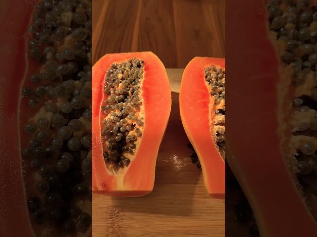 КАК ЕДЯТ ПАПАЙЮ ТАЙЦЫ?#thaifruit #pattaya #thailand #паттайя #тайланд #thaifood #тайскаяеда #papaya