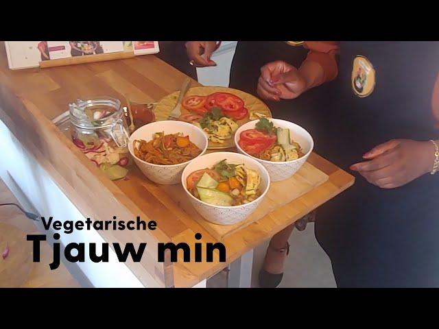 Surinaamse bami: Tjauw Min (vegetarisch) van de SuriMAMs - #recept #Allerhande