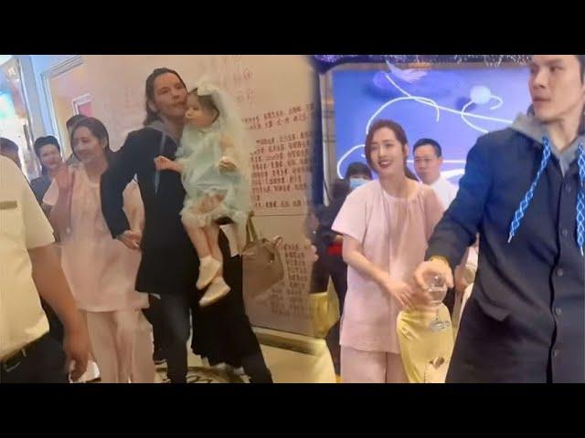 向佐郭碧婷带女儿参加婚礼，3岁Cora正脸曝光，五官神似郭碧婷