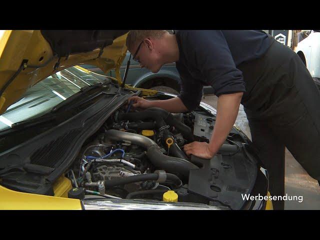 Zur Fahrzeugwartung im Autohaus Hartwig