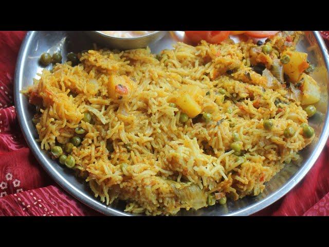 Aloo Matar Pulao/Pulao in Pressure cooker/Easy Pulao Recipe/Spicy Pulao rice