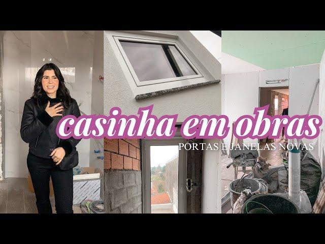 TENHO PORTAS E JANELAS NOVAS, PARTE DE FORA DA CASINHA PINTADA