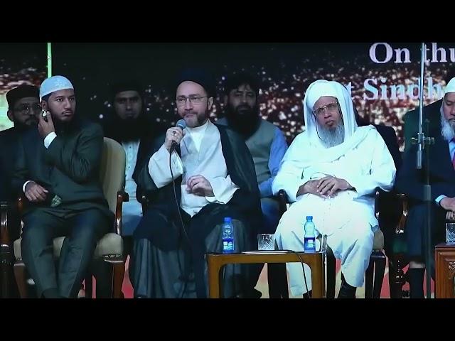 Allama Shahensha Naqvi shb Dr. Zakir Naik ko khush Amdid kehty huay.