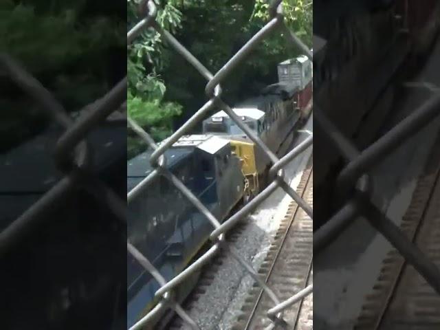 EMD SD70MAC leads a HEAVY stack train