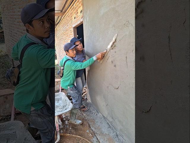 teach novice craftsmen how to plaster..