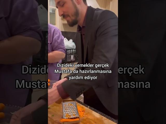 Kızılcık Şerbeti Mustafa Yemek hazırlığına yardım etti / Emrah Altıntoprak