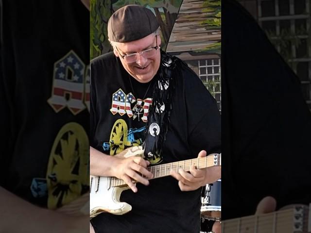 Using my #evhphase90 pedal during the #guitarsolo on this Van Halen 1978 classic #drguy