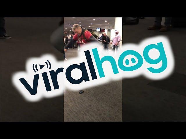 Man Creating a Scene at Seattle Airport Breaks into Song || ViralHog