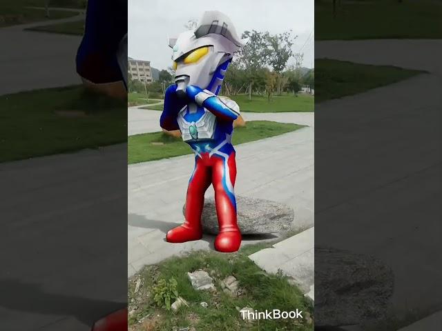 Ultraman lost his parents and searched all over the world for them. Help him find the warm embra