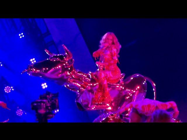 Beyoncé - TYRANT/THIQUE/LEVII'S JEANS - Live from The Cowboy Carter Tour at Metlife Stadium