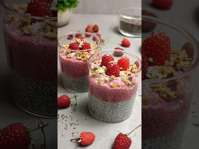 Easy layered chia pudding parfait #breakfastrecipes #chiapuddingrecipe #easyrecipe