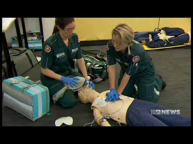 Student Ambulance Officers Demonstrating CPR l 9 News Perth | St John WA