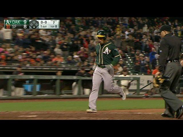 Smolinski slugs late go-ahead three-run homer
