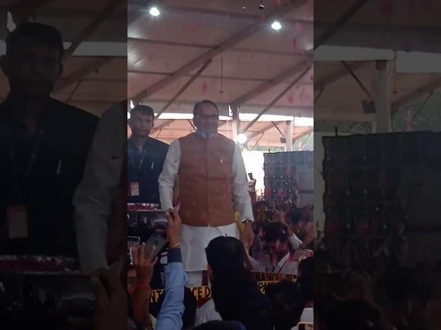 MADHYA PRADESH CM SHIVARAJ SINGH CHAUHAN ,GIVING LAPTOP TO THOSE WHO SCORE 75 % IN CLASS 12 #jee