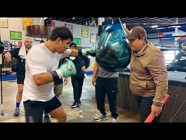 JAIME MUNGUIA SMASHING THE HEAVY BAG TRAINING FOR BRUNO SURACE REMATCH!