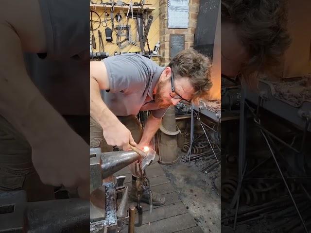 Forging Log Chain in the Blacksmith shop #diy #blacksmith #tool #artist #tools #anvil #craftsman