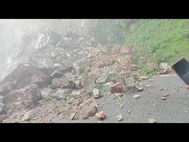 Nainitaal Bawaali road closed due to landslide