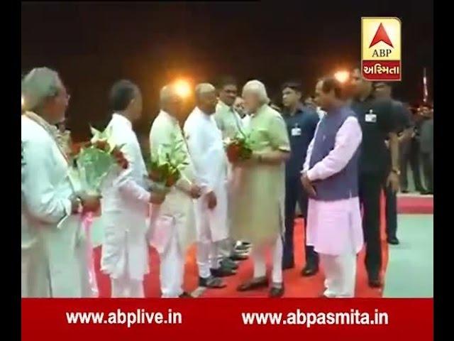 Modi Meet R C Faldu At Ahmedabad Airport