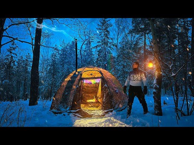 Surviving Hot Camping in a Wild Snowstorm, overnight at -10 in the wild forest