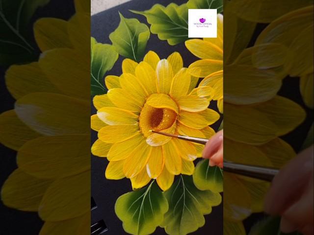 Painting beautiful yellow flowers in acrylics #wocol #shorts
