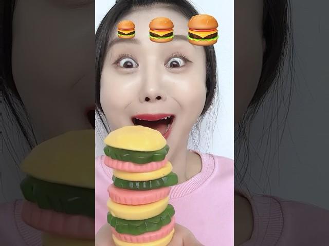 점점 커지는 이모티콘 먹방
