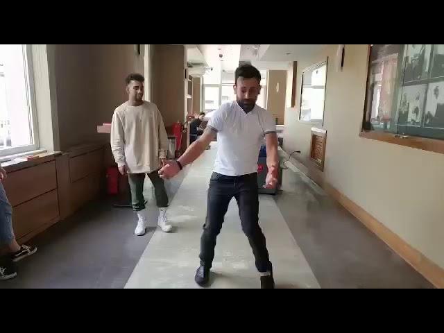 Sinan Çalışkanoğlu’nun robot dansı!