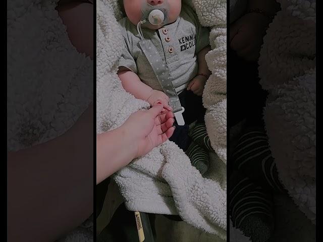 Touching Moment: Baby Hand Holding#babylove #newborn #familytime #tendermoments