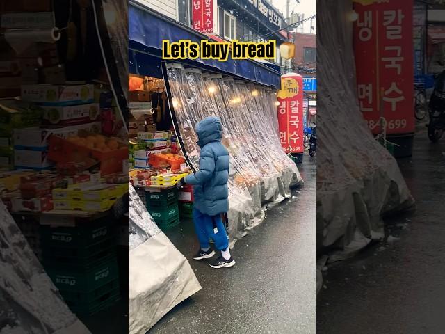 Let’s buy bread local small stores in Seoul#lifeinseoul #seoulkorea #snowfall #shopping