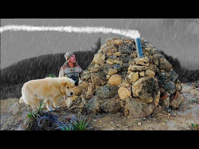 Surviving alone in the Andes with extreme winds. Survival shelter. Bushcraft. Camping in the rain