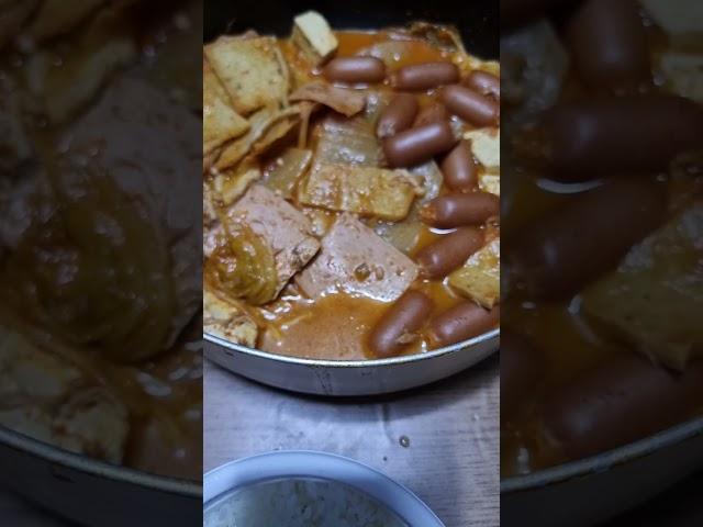 김치찌개? 부대찌개? 정체를 알수 없는 독거노총각의 술먹방