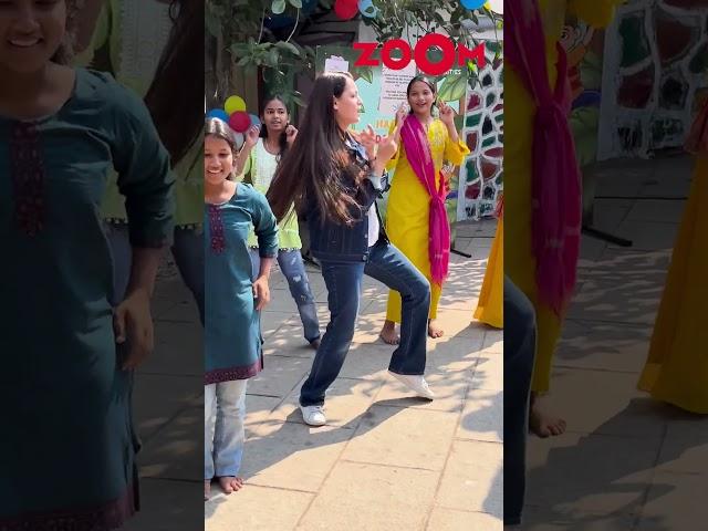 Dia Mirza's LOVELY smile while she ENJOYS dancing with kids at an NGO event #diamirza #shorts