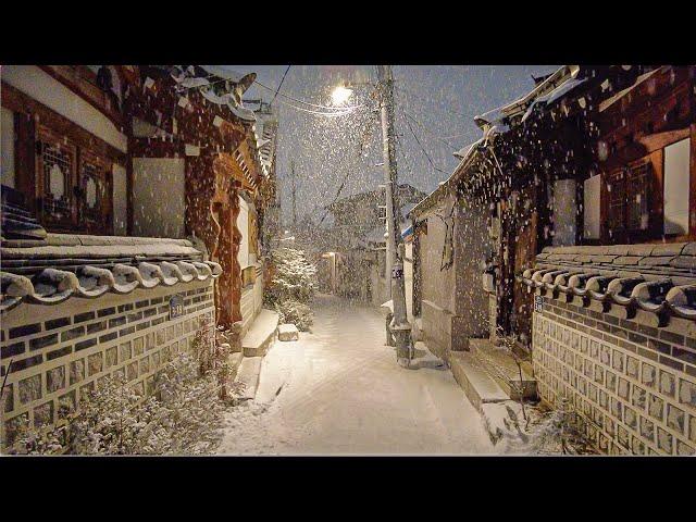 [4K] Bukchon Snowfall Night and Frozen Roads in Seoul Lead to Traffic Chaos 폭설이 내린 서울 북촌한옥마을의 밤