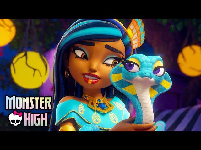 Cleo Gets a New Pet!  w/ Frankie & Deuce | Monster High