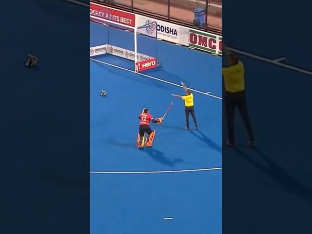 Do you agree with the umpire?  #fieldhockey #hockey #fieldhockeytube