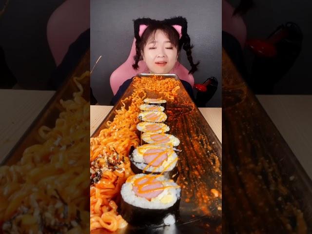 세시간 걸린 김밥… 그리고 불닭 #레읽녀 #세로먹방 #shorts