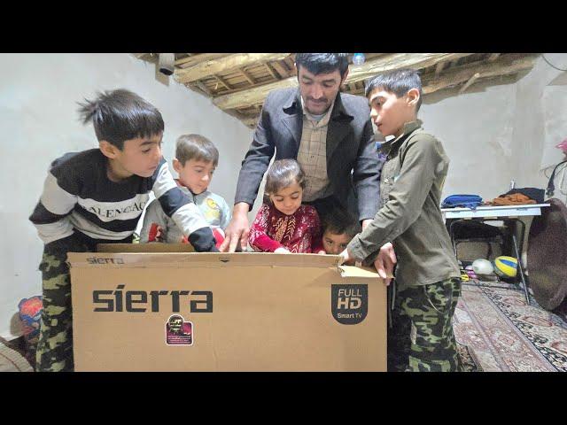 The Canadian man helps the aghaghorboon in buying a TV