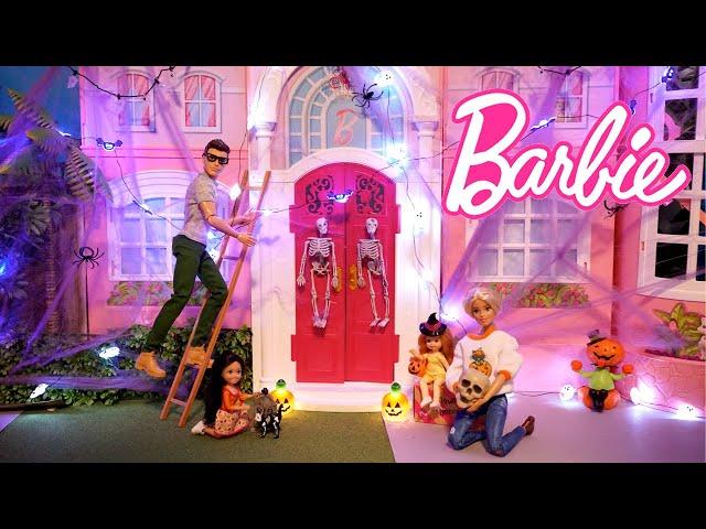 Barbie & Ken Doll Family Getting Ready for Halloween Routine - Titi Toys