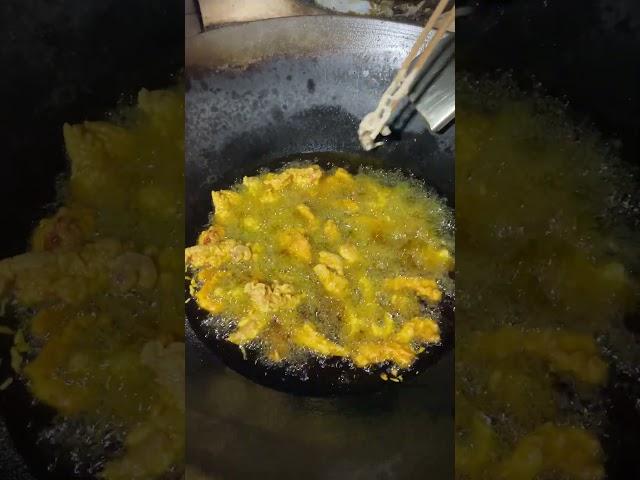 油粑粑 记录农村生活大山里的生活 柴火饭是心里最暖的味道 做菜我是认真的努力做好每一道菜 农忙的季节为了生活都不容易啊 乡村里的这些味道你值得拥有