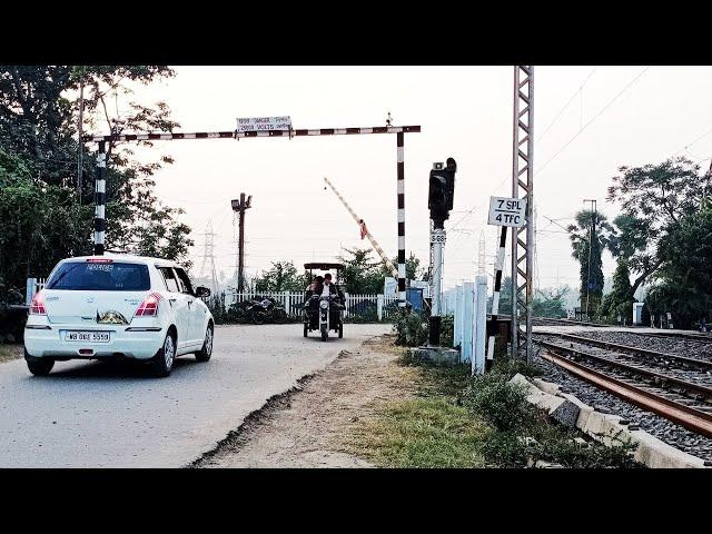 Gate man Struggle To Close Rail gate Non Stop Vehicle Passing At level Crossing