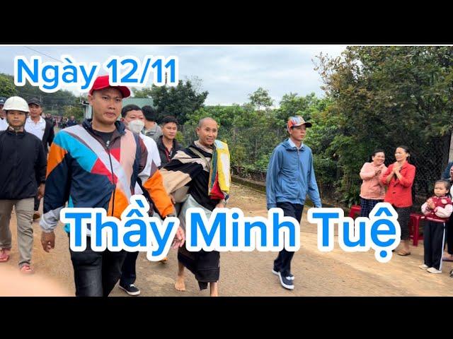 Ngày 12/11 . Những Hình Ảnh Đẹp Nhất khi Thầy Đi Khất Thực