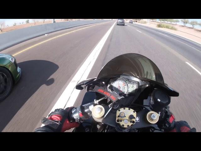 Audi R8 vs 08 Suzuki Gsxr 1000 freeway fun!!!