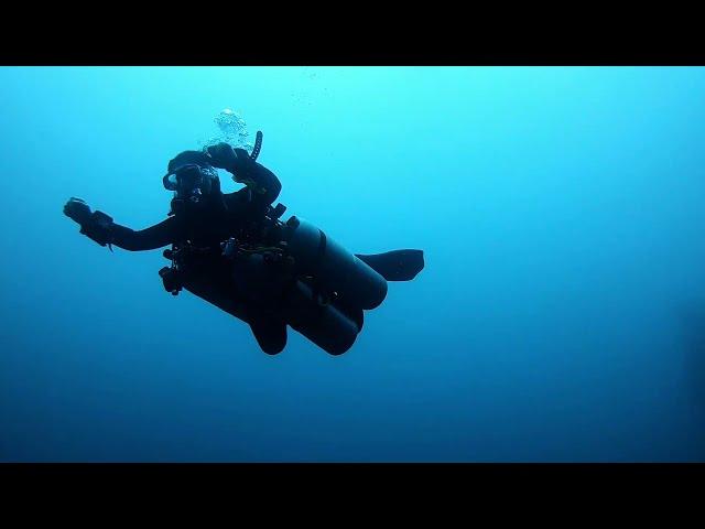 Sidemount diving in open ocean - Technical diving in Bali - Dark Horizon Diving