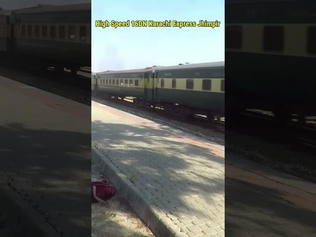 High Speed Karachi Express Jhimpir #paktrain #paktrain #railway #entertainmentworldz #train