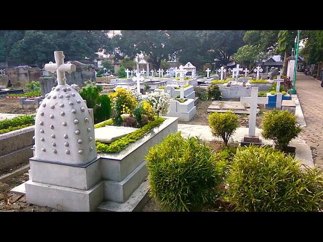 Cemetery in Kolkata