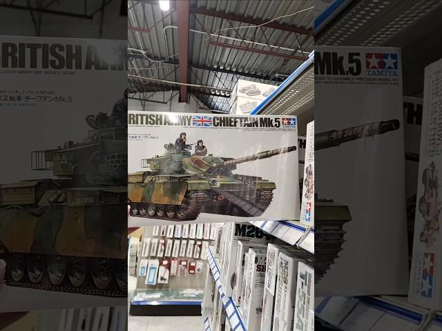 Come with me to unbox this kit and get our paints! #unbox #modelkit #scalemodel #tamiya #tank #paint