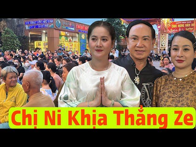 Hàng Nghìn khán Giả Ngồi chờ Sân Khấu Hoành Tráng Của Chú Tại Chùa Pháp Bửu