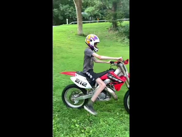 noob rider crashes dirt bike