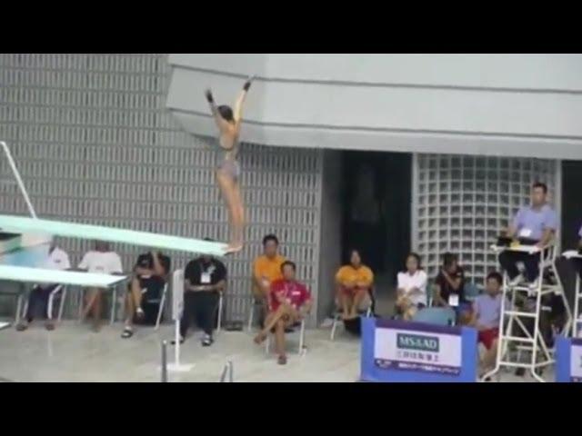 Swimming diving competition unexpected fall