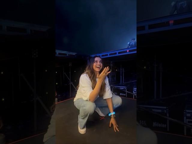 AWESOME  #deepikapadukone makes a surprise appearance at #diljitdosanjh concert #shorts #bollywood